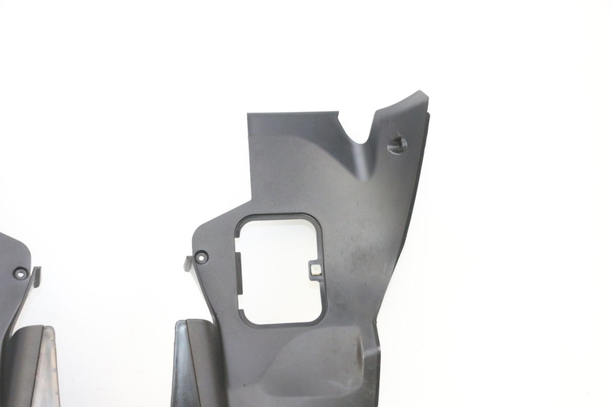 photo de GRILLE RADIATEUR PIAGGIO MP3 HPE 300 (2019 - 2026) - Marquages et références