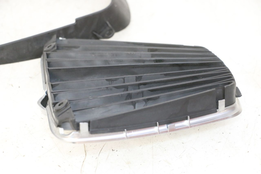 photo de GRILLE RADIATEUR PIAGGIO MP3 RL 250 (2007 - 2010)