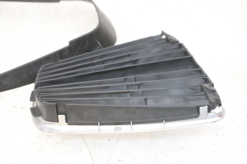 photo de GRILLE RADIATEUR PIAGGIO MP3 RL 250 (2007 - 2010)