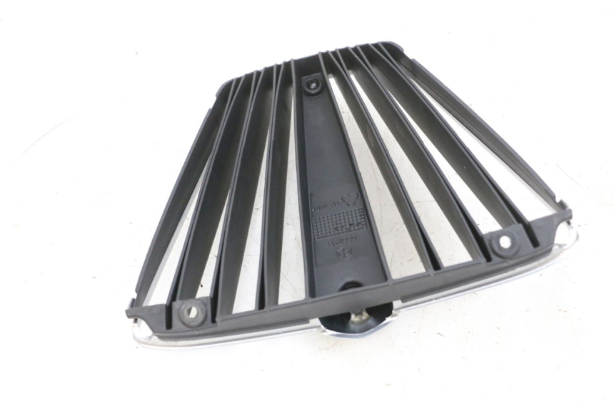 photo de GRILLE RADIATEUR PIAGGIO MP3 RL 250 (2007 - 2010) - Zoom état d’usage