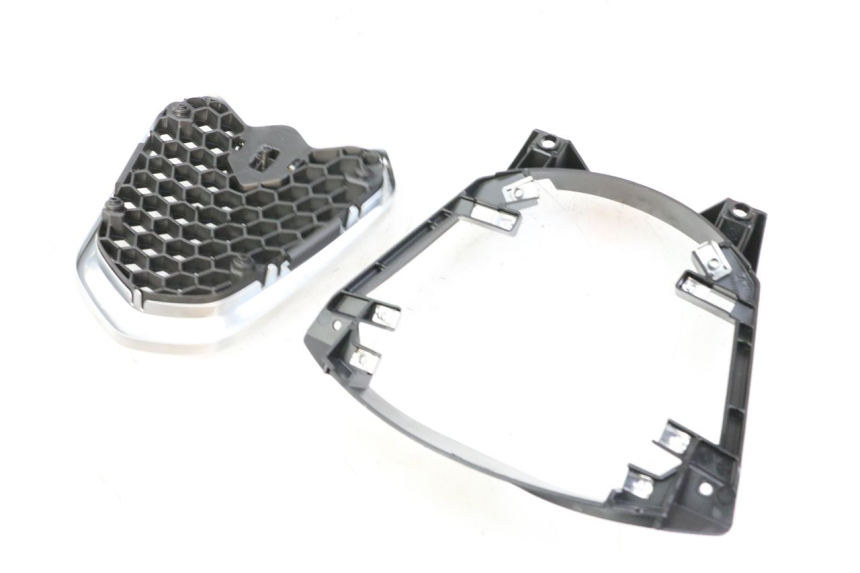 photo de GRILLE RADIATEUR PIAGGIO MP3 500 (2014 - 2016)