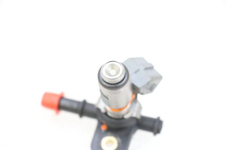 photo de INJECTEUR PIAGGIO MP3 RL 250 (2007 - 2010) - Gros plan technique