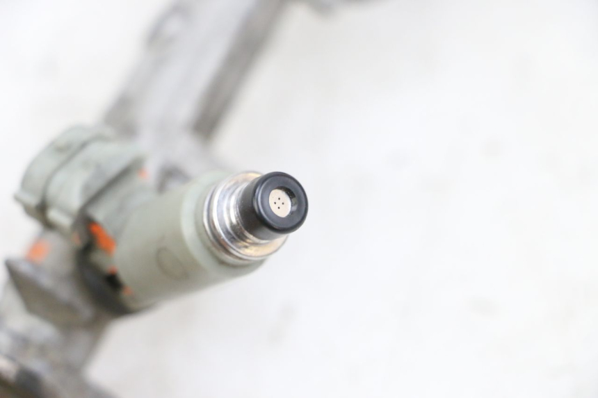 photo de INJECTEUR YAMAHA TDM ABS 900 (2002 - 2014) - Autre angle de vue