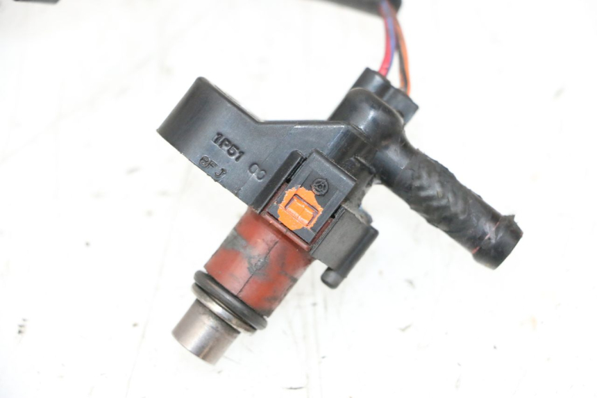 photo de INJECTEUR YAMAHA XMAX X-MAX 125 (2006 - 2009) - Gros plan technique