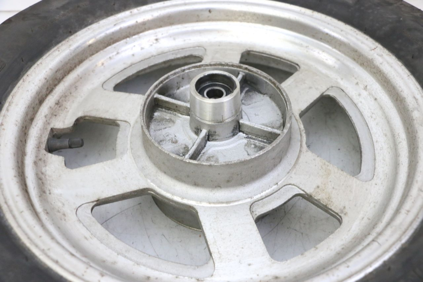 photo de JANTE ARRIÈRE ET PNEU HYOSUNG GV AQUILA 125 (2000 - 2004)