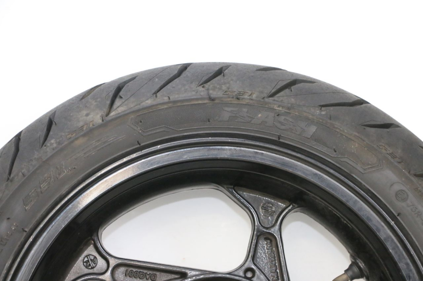 photo de JANTE ARRIÈRE ET PNEU MAG POWER BOMBERS 4T 50 (2016 - 2026) - Vue rapprochée