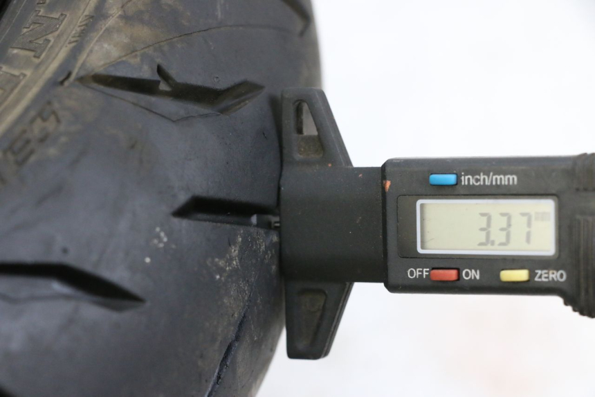 photo de JANTE ARRIÈRE ET PNEU MAG POWER BOMBERS 4T 50 (2016 - 2026) - Zoom état d’usage