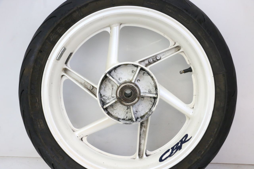 photo de JANTE ARRIÈRE ET PNEU HONDA CBR RR FIREBLADE 900 (1992 - 1994)