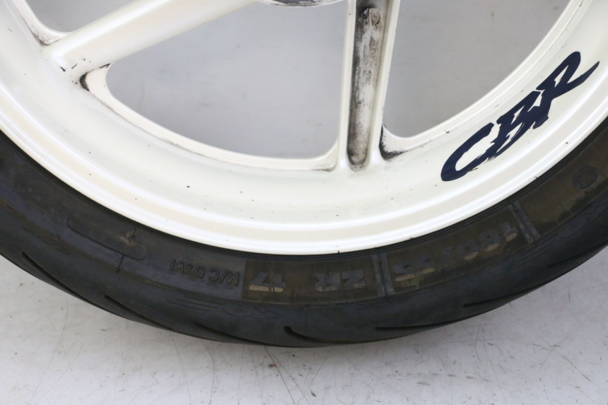 photo de JANTE ARRIÈRE ET PNEU HONDA CBR RR FIREBLADE 900 (1992 - 1994)