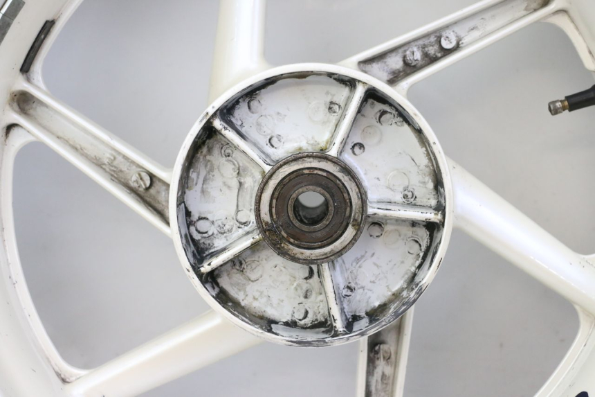 photo de JANTE ARRIÈRE ET PNEU HONDA CBR RR FIREBLADE 900 (1992 - 1994)