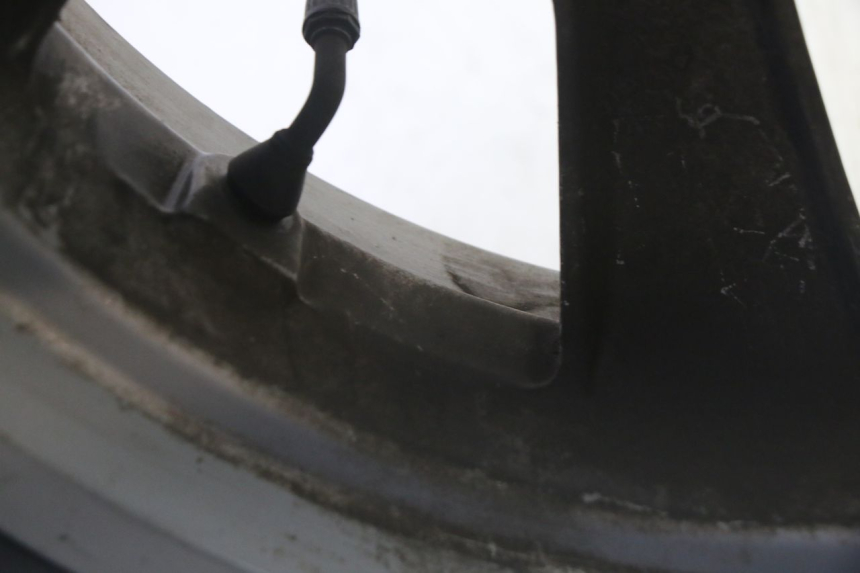 photo de JANTE ARRIÈRE ET PNEU PEUGEOT CITYSTAR 50 (2013 - 2017)