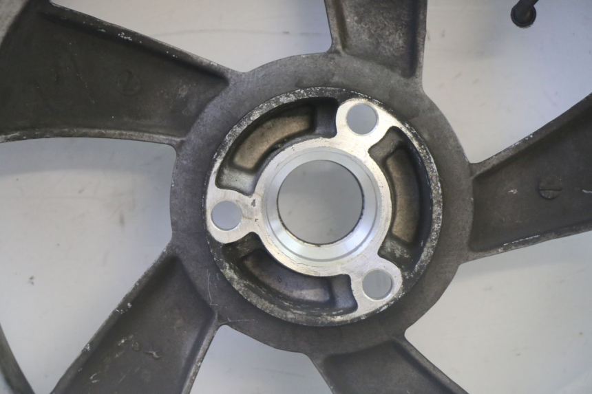 photo de JANTE ARRIÈRE ET PNEU PEUGEOT CITYSTAR 50 (2013 - 2017)