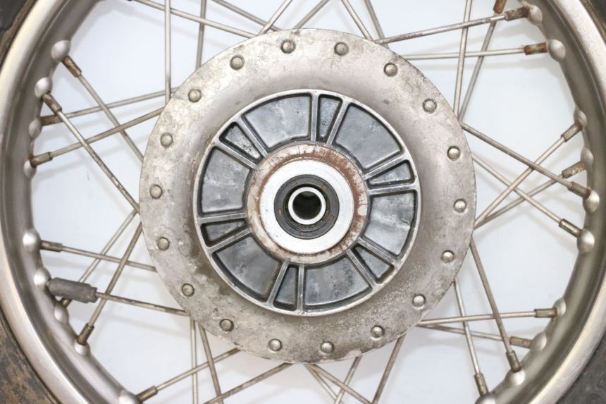 photo de JANTE ARRIÈRE ET PNEU APRILIA CLASSIC 125 (1995 - 2001)