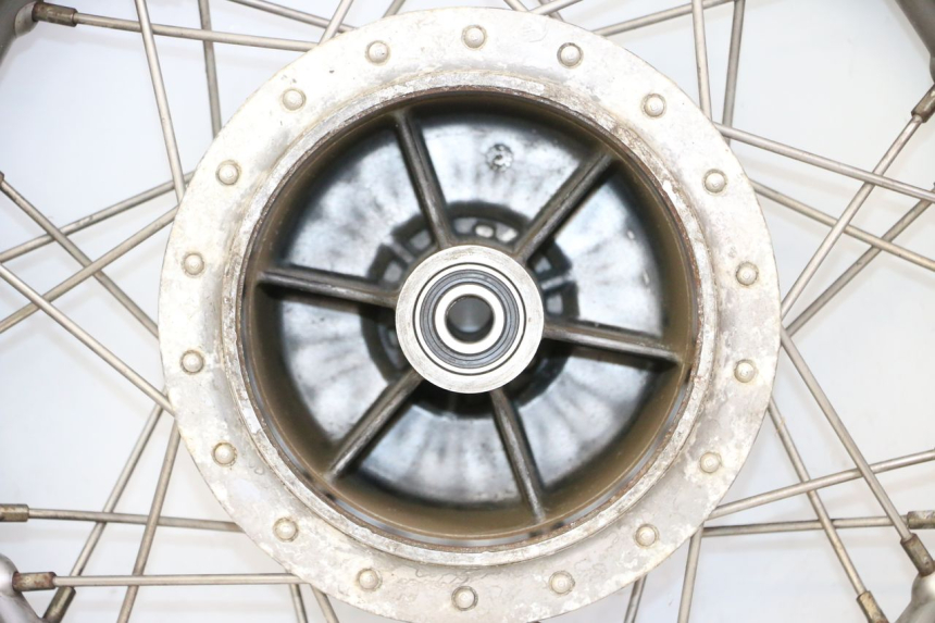 photo de JANTE ARRIÈRE ET PNEU APRILIA CLASSIC 125 (1995 - 2001)