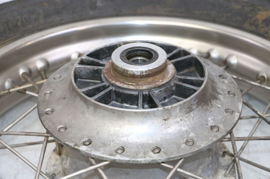 photo de JANTE ARRIÈRE ET PNEU APRILIA CLASSIC 125 (1995 - 2001)