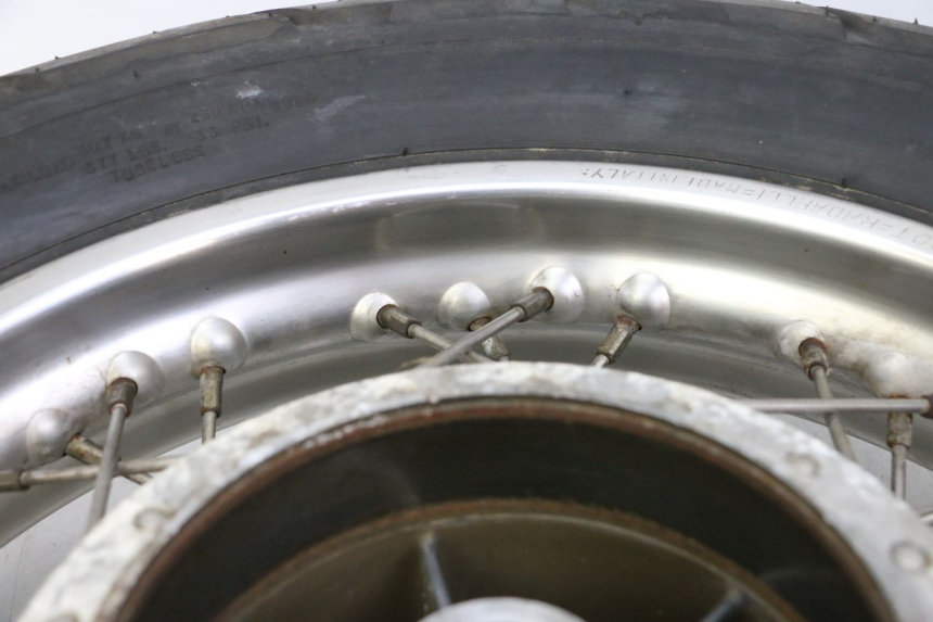 photo de JANTE ARRIÈRE ET PNEU APRILIA CLASSIC 125 (1995 - 2001)