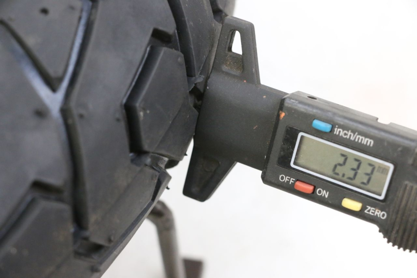 photo de JANTE ARRIÈRE ET PNEU LONGJIA DIGITA 4T 50 (2019 - 2022) - Détail de la pièce