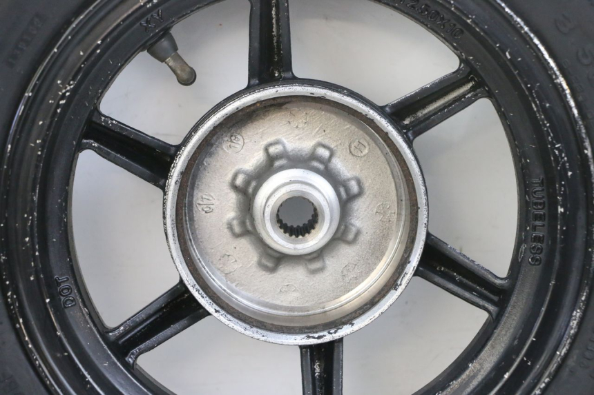 photo de JANTE ARRIÈRE ET PNEU LONGJIA DIGITA 4T 50 (2019 - 2022) - Zoom composants