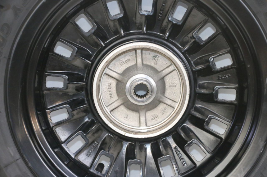 photo de JANTE ARRIÈRE ET PNEU PEUGEOT DJANGO 4T 50 (2014 - 2019) - Vue rapprochée