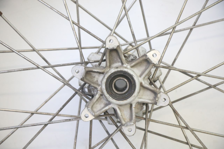 photo de JANTE ARRIÈRE ET PNEU APRILIA ETX 125 (1998 - 2002)