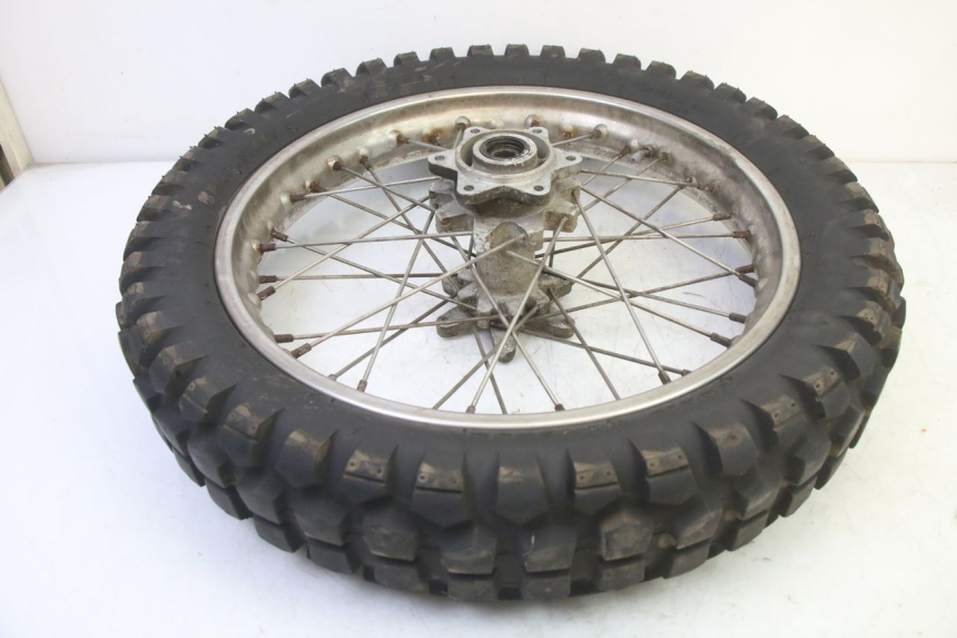 photo de JANTE ARRIÈRE ET PNEU APRILIA ETX 125 (1998 - 2002)