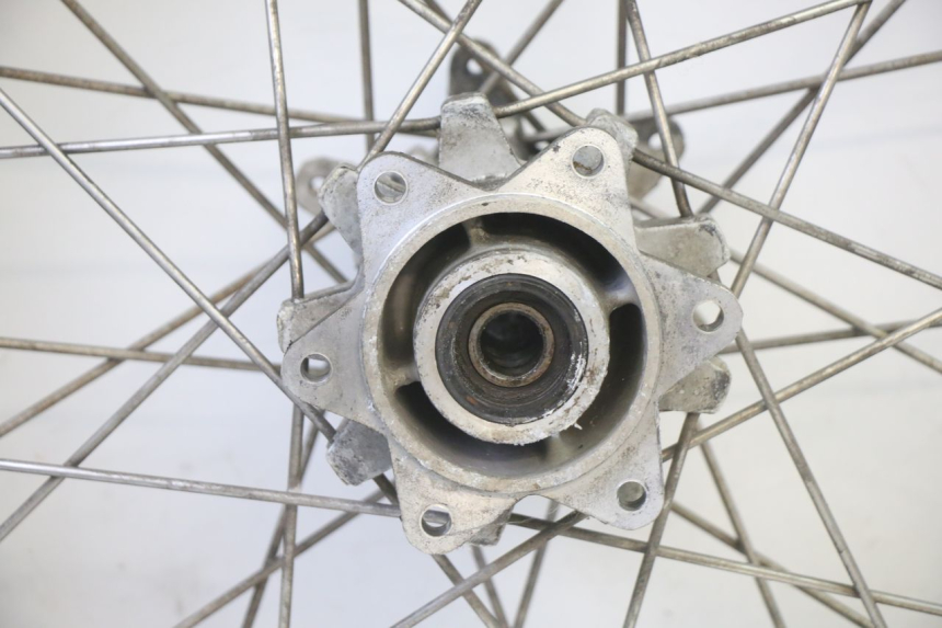 photo de JANTE ARRIÈRE ET PNEU APRILIA ETX 125 (1998 - 2002)