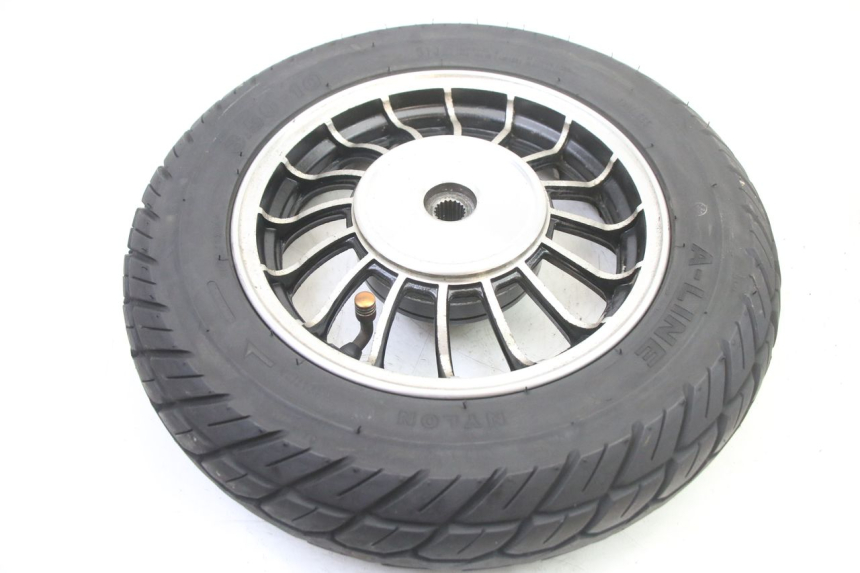 photo de JANTE ARRIÈRE ET PNEU VENESI FLY RETRO 4T 50 (2020 - 2025)