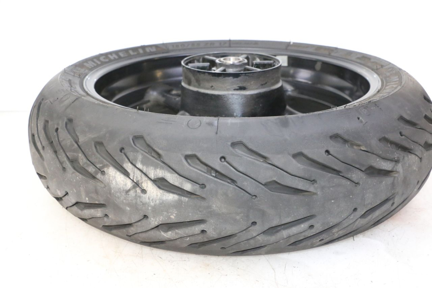 photo de JANTE ARRIÈRE ET PNEU YAMAHA FZ6 FAZER S2 600 (2007 - 2011)