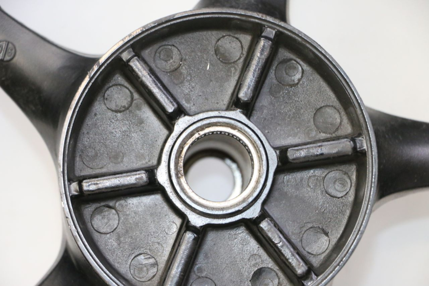 photo de JANTE ARRIÈRE ET PNEU YAMAHA FZ6 FAZER S2 600 (2007 - 2011)