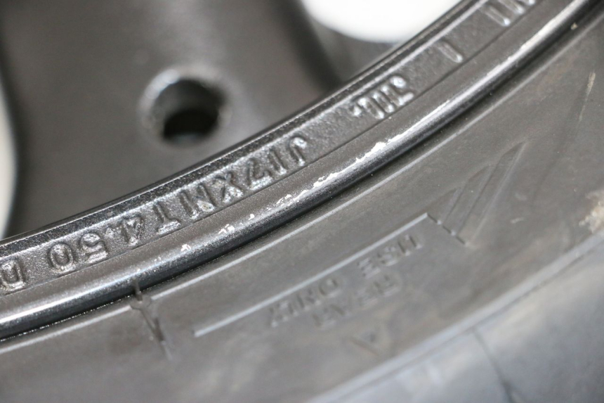 photo de JANTE ARRIÈRE ET PNEU SUZUKI GSF N BANDIT 600 (1996 - 1999) - Autre angle de vue