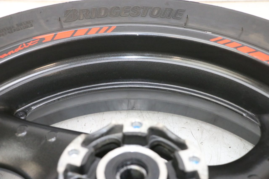 photo de JANTE ARRIÈRE ET PNEU SUZUKI GSF N BANDIT 600 (1996 - 1999) - Pièce contrôlée