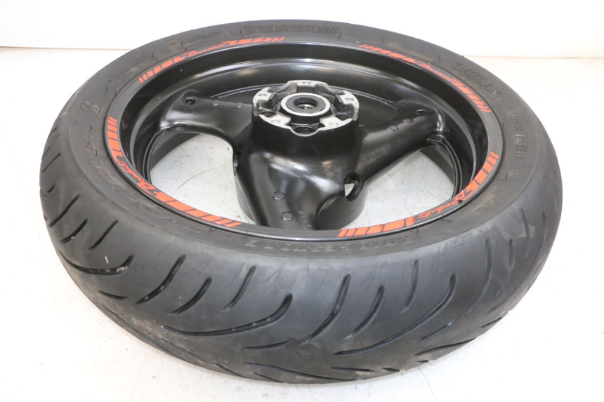 photo de JANTE ARRIÈRE ET PNEU SUZUKI GSF N BANDIT 600 (1996 - 1999) - Marquages et références