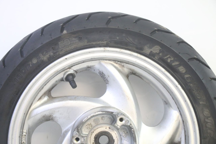 photo de JANTE ARRIÈRE ET PNEU SYM GTS EVO 125 (2009 - 2013) - Détail de la pièce