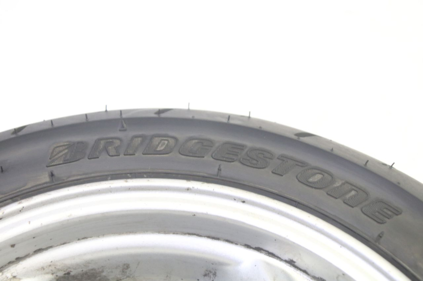 photo de JANTE ARRIÈRE ET PNEU SYM GTS EVO 125 (2009 - 2013) - Angle alternatif