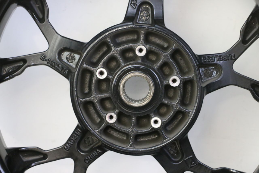 photo de JANTE ARRIÈRE ET PNEU PIAGGIO MP3 HPE 310 (2024 - 2025)