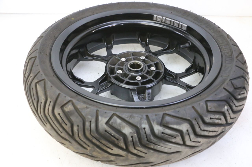 photo de JANTE ARRIÈRE ET PNEU PIAGGIO MP3 HPE 310 (2024 - 2025)