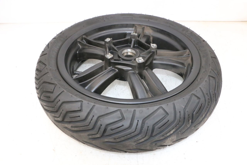 photo de JANTE ARRIÈRE ET PNEU PIAGGIO MP3 HPE 300 (2019 - 2026) - Points de fixation