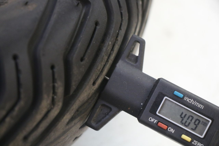 photo de JANTE ARRIÈRE ET PNEU PIAGGIO MP3 RL 250 (2007 - 2010)