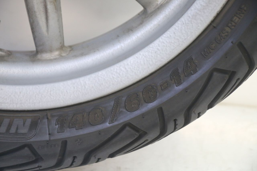 photo de JANTE ARRIÈRE ET PNEU PIAGGIO MP3 RL 250 (2007 - 2010)