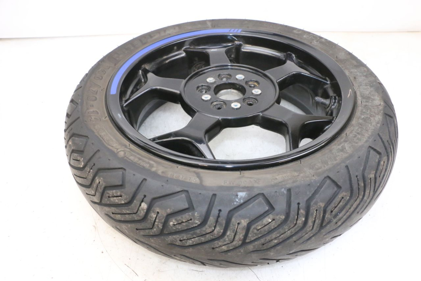 photo de JANTE ARRIÈRE ET PNEU PIAGGIO MP3 500 (2016 - 2018) - Pièce contrôlée