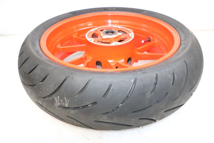 photo de JANTE ARRIÈRE ET PNEU YAMAHA MT-07 MT07 ABS 700 (2018 - 2020) - État de surface