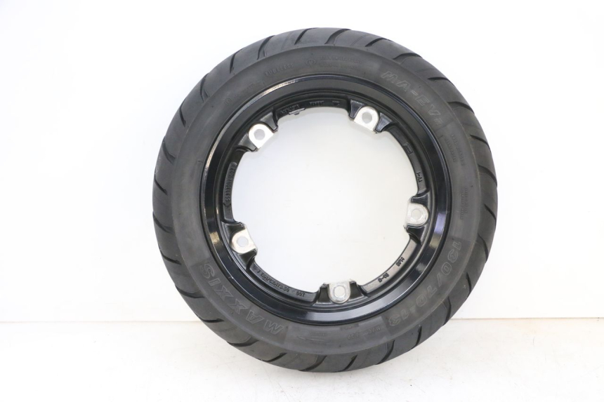 photo de JANTE ARRIÈRE ET PNEU YAMAHA NEO'S CORE 1 (2022 - 2026) - Vue d’ensemble