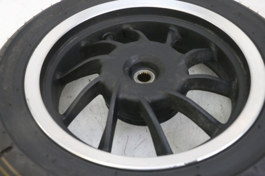 photo de JANTE ARRIÈRE ET PNEU KYMCO LIKE 4T 50 (2019 - 2025)