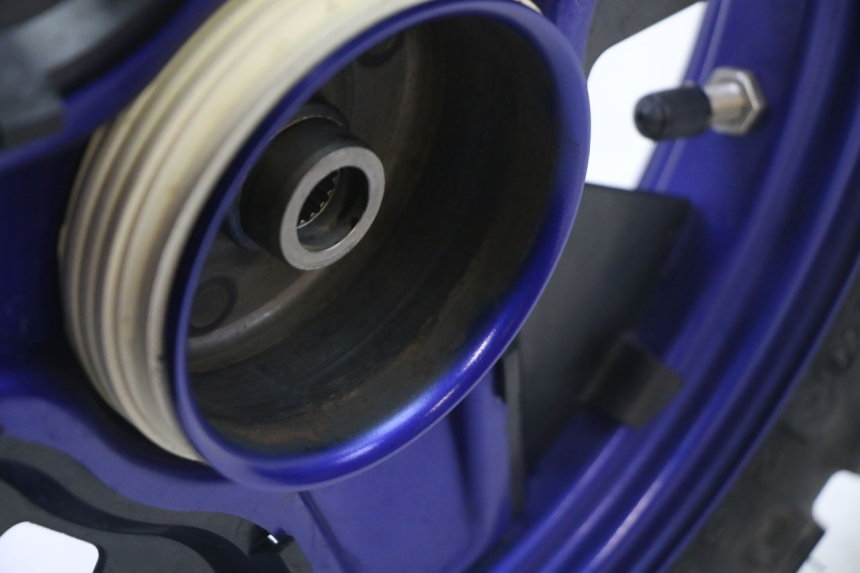 photo de JANTE ARRIÈRE ET PNEU YAMAHA PW 50 (1984 - 2020)