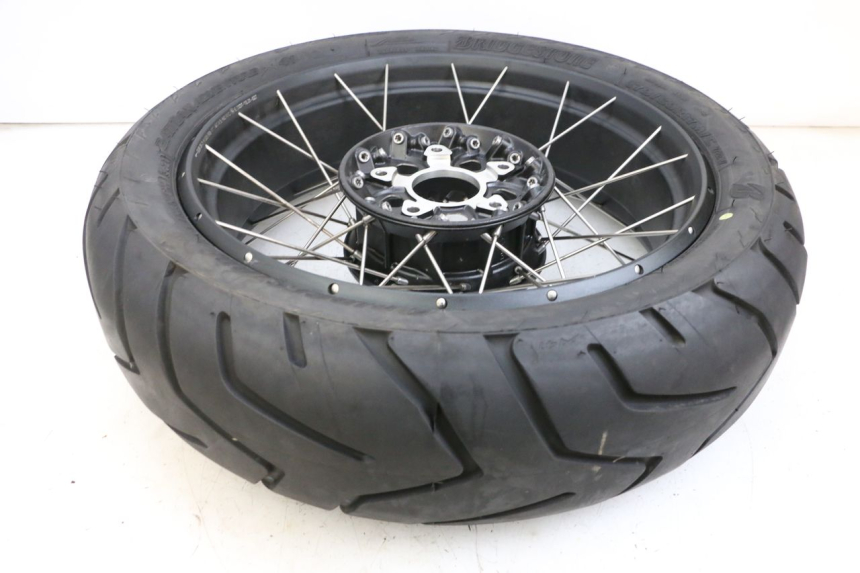 photo de JANTE ARRIÈRE ET PNEU BMW R GS 1250 (2021 - 2024) - Vue d’ensemble