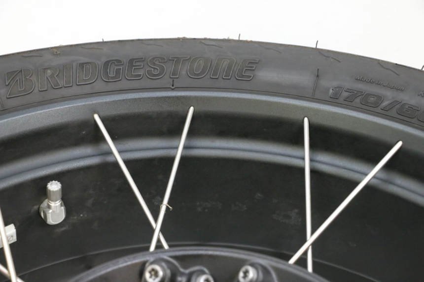 photo de JANTE ARRIÈRE ET PNEU BMW R GS 1250 (2021 - 2024) - Pièce contrôlée