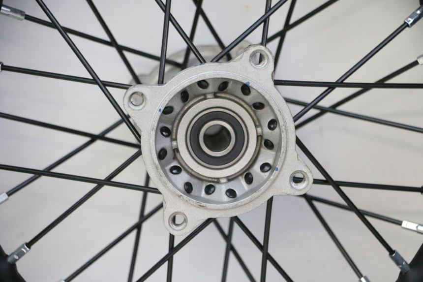 photo de JANTE ARRIÈRE ET PNEU APOLLO RFZ 125