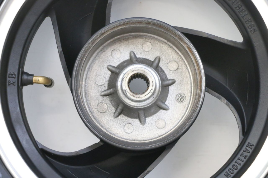 photo de JANTE ARRIÈRE ET PNEU JM MOTORS SANTANA EVO 50 (2024 - 2026) - Vue d’ensemble