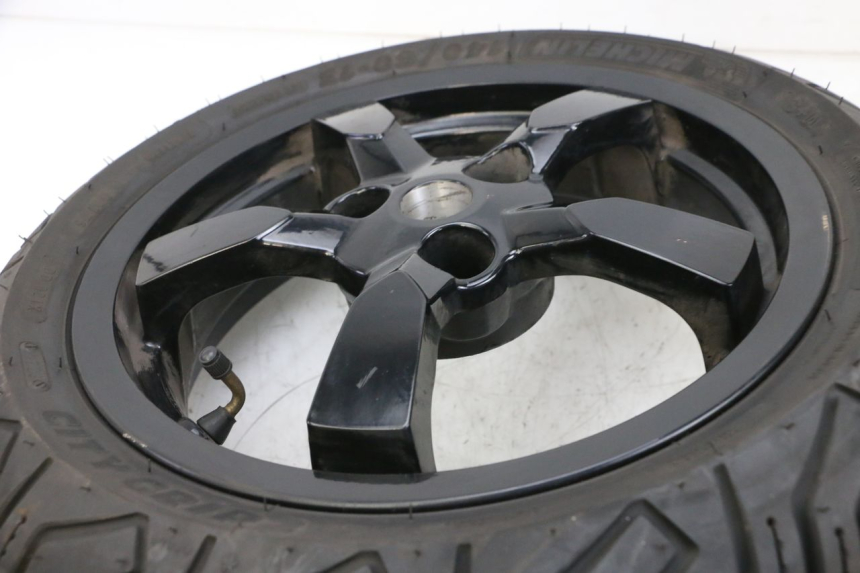 photo de JANTE ARRIÈRE ET PNEU PEUGEOT SATELIS 125 (2013 - 2018) - Détail de la pièce