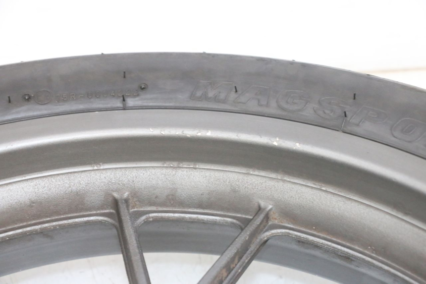 photo de JANTE ARRIÈRE ET PNEU KSR TR SM 50 (2015 - 2018) - Gros plan technique